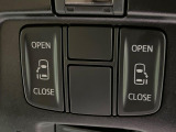 【両側パワースライドドア】スマートキーや運転席のスイッチで後席両側スライドドアの開閉が可能♪電動だから力を入れてドアを開ける必要が無く、小さなお子様でも簡単に開け閉めでき快適です♪