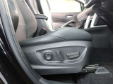 パワーシート搭載。微妙な調整が手軽にでき、ピッタリなポジションで運転することが可能です。