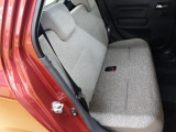 リアシートも座り心地が良く広々としておりますので、快適にお過ごしいただけます。