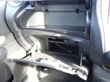 収納たっぷりグローブボックス。