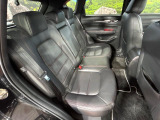 後部座席も気になるようなキズ・汚れやへたり等、大きなダメージはなく、良好な状態です。