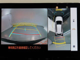 パノラミックビューモニター付きです。車両を上から見たような映像をモニター画面に表示。運転席からの目視では見にくい、車両周辺の状況をリアルタイムでしっかり確認できます。