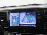 マルチアラウンドビューモニター搭載。カメラで車両周囲の状況を映し出すため、狭い場所での駐車などに役立ちます。