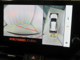 パノラミックビューモニター付きです。車両を上から見たような映像をディスプレイオーディオ画面に表示。運転席からの目視だけでは見にくい、車両周辺の状況をリアルタイムでしっかり確認できます。