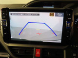 バック時の運転をサポートするバックモニター付