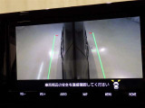 運転席からの目視だけでは見にくい、車両周辺の状況をリアルタイムでしっかり確認できます。