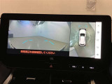 【パノラミックビューモニター&フロントビュー】見通しの悪い交差点やT字路などで車両の前方と左右方向の状況確認をする為に車両上方と前方カメラからの映像を同時に表示するので周りがハッキリ確認でき安心です