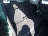 後部座席も気になるようなキズ・汚れやへたり等、大きなダメージはなく、良好な状態です。