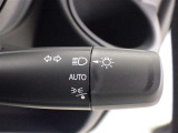 【オートライト】車外の明るさに応じて、自動的にライトの点灯・消灯をしてくれます。