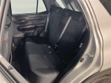 広々とした後部座席です♪気になるキズや汚れなどなく良好な状態です。