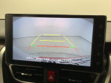 【バックカメラ】駐車には欠かせないバックカメラを装備!カラーで後方をモニタリング。安全でゆとりのある駐車をサポートします。