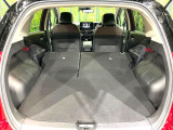 後席を格納すると、これだけの広さが!シーンに合わせたシートアレンジで、大きな荷物も積むことが出来ます♪