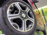 【純正15インチアルミホイール】外観にマッチした純正アルミホイールを装着しております。各種社外アルミホイールや、スタッドレスタイヤも取扱いしております。是非ご相談ください♪