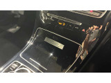 ドアハンドルには握りやすいグリップ形状が採用されています。万一の事故の際など、車内に残された乗員を救出する為、外部からドアを開けやすいようになっています。