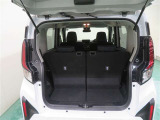 後席シートを倒すことで、より広くラゲッジスペースをお使いいただけます♪