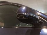 【BMWミラー】視認性の高いスタイリッシュなミラー。自動防眩機能も付いており夜間のドライビングをサポートします。
