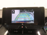車両後方の映像を映すバックモニター。進路を確認しながら安全に車庫入れできます。
