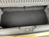 大人が乗ってもゆったり♪シートアレンジもできるので大きい荷物もOK◎
