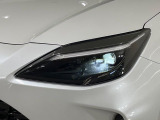 【LEDヘッドライト】悪天候や夜間走行時も良好な視界を確保し安心して運転できる高輝度LEDヘッドライトを装備!点灯速度が早く、消費電力も抑えられています。