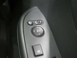 電動格納ミラー! スイッチひとつでミラーを畳めます。