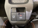 【電動パーキングブレーキ/オートブレーキホールド】パーキングブレーキをかけるときはレバーを引くだけ!ブレーキホールドは信号待ちなどの停止中にブレーキペダルから足を離してもブレーキがかかったまま!