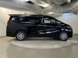 両側パワースライドドア付きだから、狭い駐車スペースなどでの 乗り降りラクラク!小さなお子さまのいるご家庭には嬉しい装備。