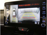 パノラミックビューモニター付きです。車両を上から見たような映像をディスプレイオーディオ画面に表示。運転席からの目視だけでは見にくい、車両周辺の状況をリアルタイムでしっかり確認できます。