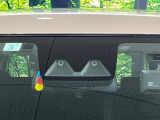 【スマートアシスト】走行中に前方の車両等を認識し、衝突しそうな時は警報とブレーキで衝突回避と被害軽減をアシスト。より安全にドライブをお楽しみいただけます。