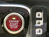【Hondaスマートキー】カバンやポケットに入れたままでもドアの施錠・解錠が可能なスマートキーを装備。エンジンのオン・オフ時もカギを取り出す必要が無いからとっても便利です♪