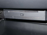 CD DVDは助手席前のボックス内にございます