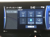 AM/FMチューナー、Bluetooth、USB入力(動画・音楽再生/給電)、フルセグTVなどが使用可能です。詳細は店舗スタッフまでお尋ねください。※DVD/CDデッキは搭載されていません。