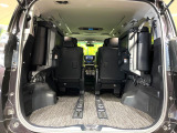 普段のお買い物や通勤、送迎等に十分な荷室スペースを確保しております。セカンドシートを倒すと、大きな荷物の積載も可能です♪