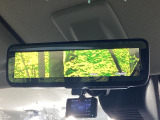 【デジタルルームミラー】後席の大きな荷物や同乗者で後方が確認しづらい時でも安心!カメラが撮影した車両後方の映像をルームミラー内に表示。クリアな視界で状況の確認が可能です!