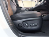 パワーシート搭載。微妙な調整が手軽にでき、ピッタリなポジションで運転することが可能です。