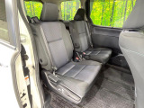 後部座席も気になるようなキズ・汚れやへたり等、大きなダメージはなく、良好な状態です。