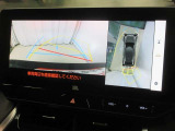 パノラミックビューモニター付きです。車両を上から見たような映像をディスプレイオーディオ画面に表示。運転席からの目視だけでは見にくい、車両周辺の状況をリアルタイムでしっかり確認できます。