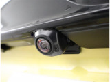 バックカメラが付いているので後方確認が非常にしやすいです。今や運転初心者も熟練者も必須装備!ついていて損はないですね♪