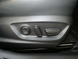 運転席パワーシート搭載。微妙な調整が手軽にでき、ピッタリのポジションで運転することが可能です。