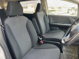 運転席まわりには十分なスペースがあり、大柄な方でもゆったり運転していただける環境です。