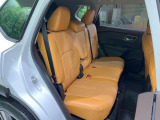 後部座席も気になるようなキズ・汚れやへたり等、大きなダメージはなく、良好な状態です。