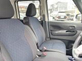 運転席シート廻りは使用感も少なく、良好な状態となっています。前オーナー様が丁寧に使っていたことがよくわかりますね。