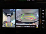 パノラミックビューモニター付きです。車両を上から見たような映像をディスプレイオーディオ画面に表示。運転席からの目視だけでは見にくい、車両周辺の状況をリアルタイムでしっかり確認できます。