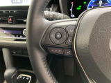 運転中、オーディオの操作をしてて、ハッとしたことはありませんか?ステアリングスイッチは、運転中でもハンドルでオーディオの操作が可能です。安全なドライブをサポートします。
