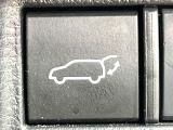 【パワーバックドア】スマートキーや運転席のボタンを押すだけでリアゲートが自動で開閉します!荷物を持っている時や、高い位置にあるバックドアを閉める際に便利な機能です♪
