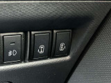 両側電動スライドドアになります。運転席からワンタッチで後席のドアの開閉が可能です。