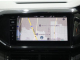 純正インフォテインメントシステムを装備し、ナビや各種車両設定をタッチ操作で直感的に行えます。