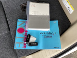 メンテナンスノート【整備記録簿】、取説も揃っています。スマートキーはバッグなどにしまったままボタン操作でエンジンの始動・停止ができて大変便利です。