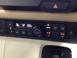 フロント両席にはシートヒーターが付いています!寒い日に便利な装備ですね。