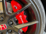 【ブレンボ製キャリパー】ハイパワー車両には強力なブレーキが必須!世界のスーパーカーにも採用されるイタリアの高級メーカー「ブレンボ」を装着!色鮮やかなキャリパーがスポーティな印象を引き立てます♪