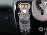 オートエアコンを装着しておりますので車内をお好みの快適な温度に保つことが可能です!
